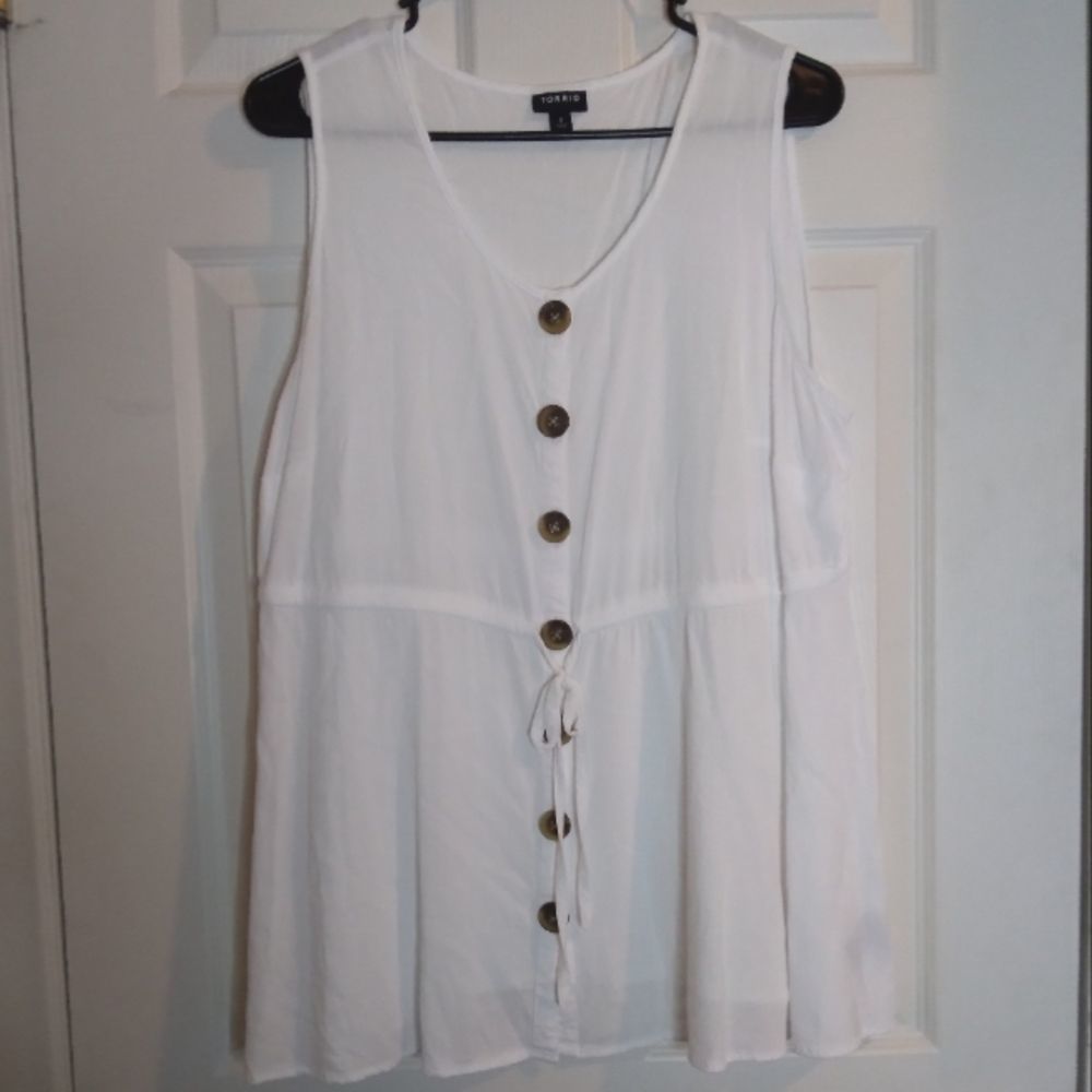 Torrid white button front sleeveless white top lightweight size 0 (L)